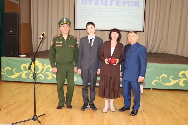 Сабага “Герой әтисе” күчмә фотокүргәзмәсе килде