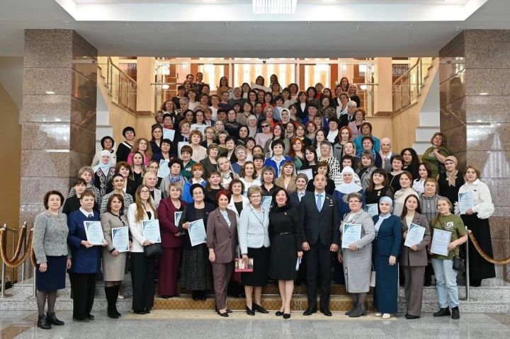Татарстан Дәүләт Советында «Мәрхәмәт-Милосердие» хатын – кыз депутатлар берләшмәсе утырышы булды