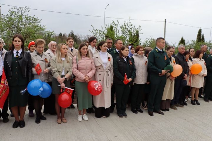 Сталинград тирәге  генетик хәтер булып Лесхозга  кайтты