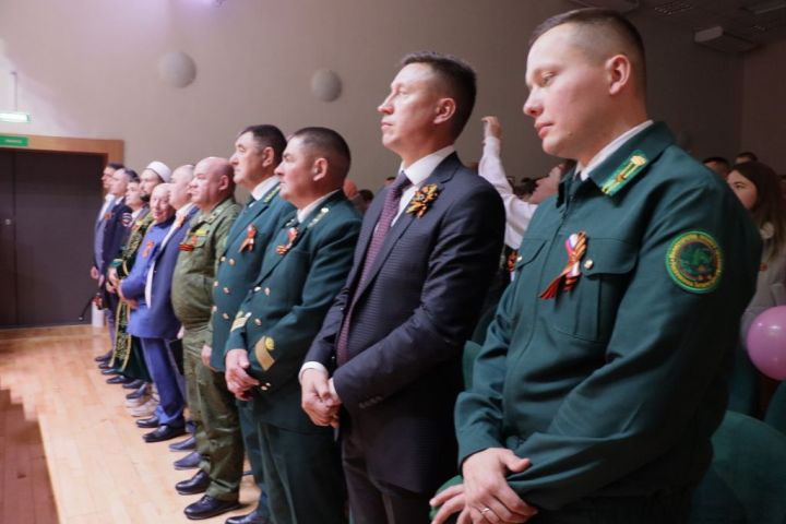 Сталинград тирәге  генетик хәтер булып Лесхозга  кайтты