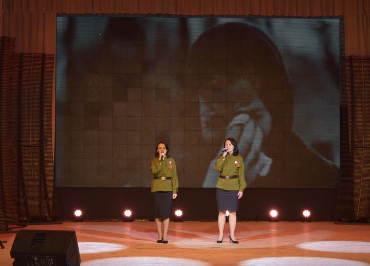 Шәмәрдән мәдәният йортында тыл ветераннарын  «Фронтовая бригада» дигән концерт программасына чакырып хөрмәтләделәр
