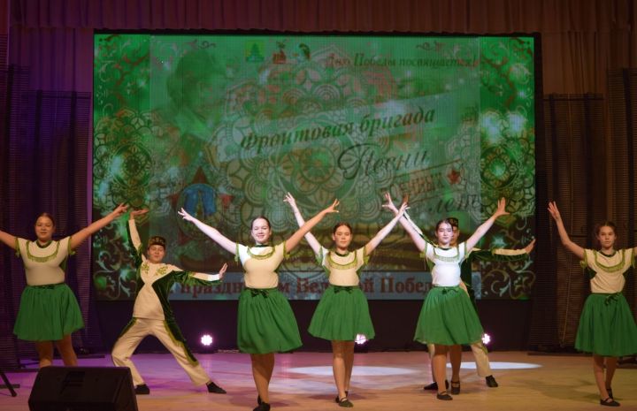 Шәмәрдән мәдәният йортында тыл ветераннарын  «Фронтовая бригада» дигән концерт программасына чакырып хөрмәтләделәр