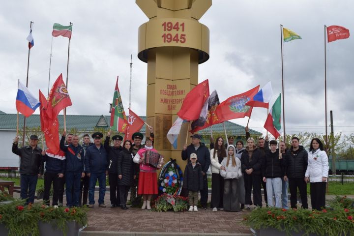 9 май көнне Шәмәрдәндә «Да здравствует Великая Победа» дип исемләнгән автоузыш узды