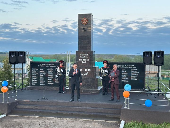 Татар Икшермәсендә узган Җиңү бәйрәмендә район башлыгы да катнашты