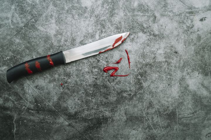 Казанда исерек хатын-кыз көнчелек аркасында сөйгәнен пычак кадап үтергән