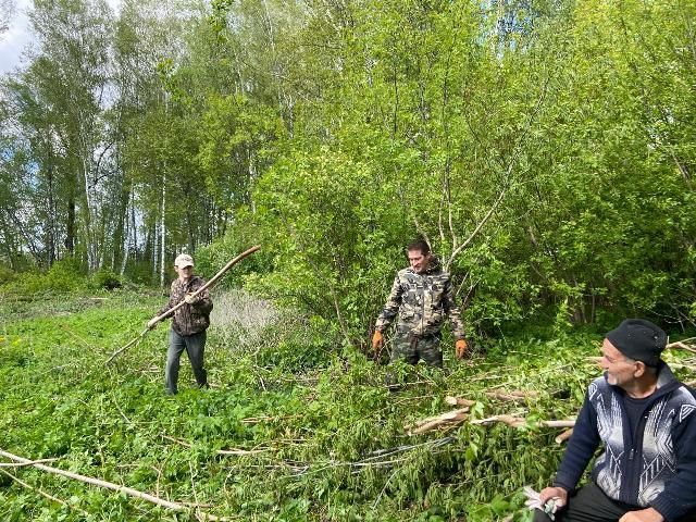 Оет авылы зиратында өмә узды