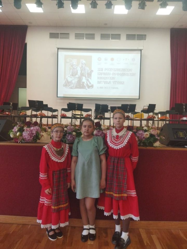 Алия, Иделия, Алисә яшүсмерләр фәнни укуларында катнаштылар