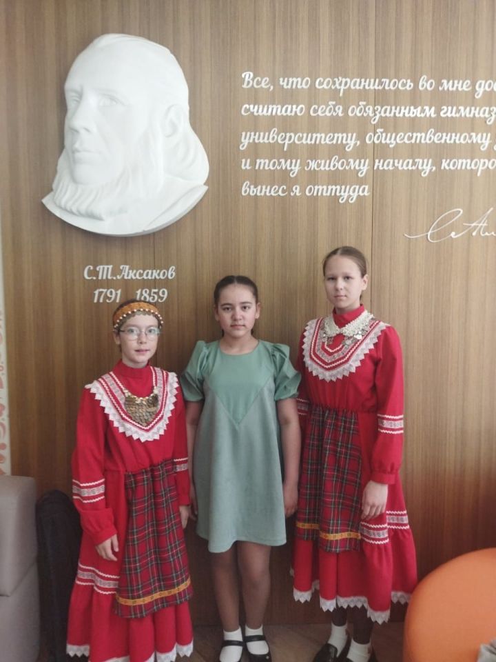 Алия, Иделия, Алисә яшүсмерләр фәнни укуларында катнаштылар
