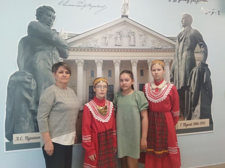 Алия, Иделия, Алисә яшүсмерләр фәнни укуларында катнаштылар