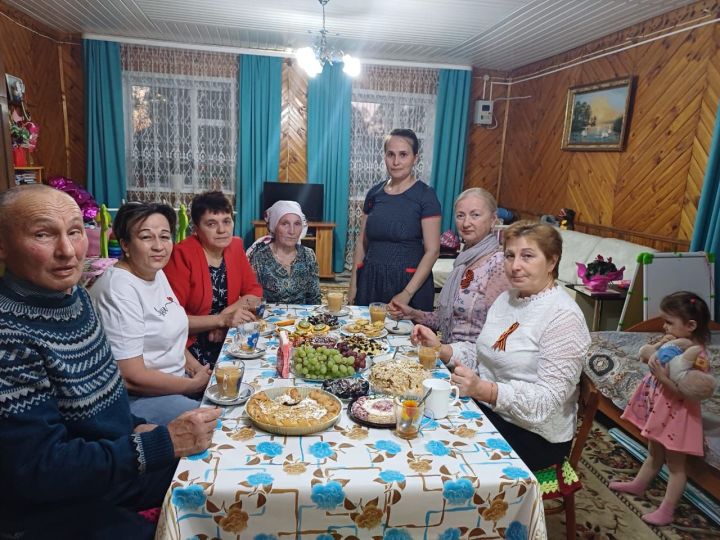 Авылларны Әхмәтшиннар кебек гаиләләр яшәтә