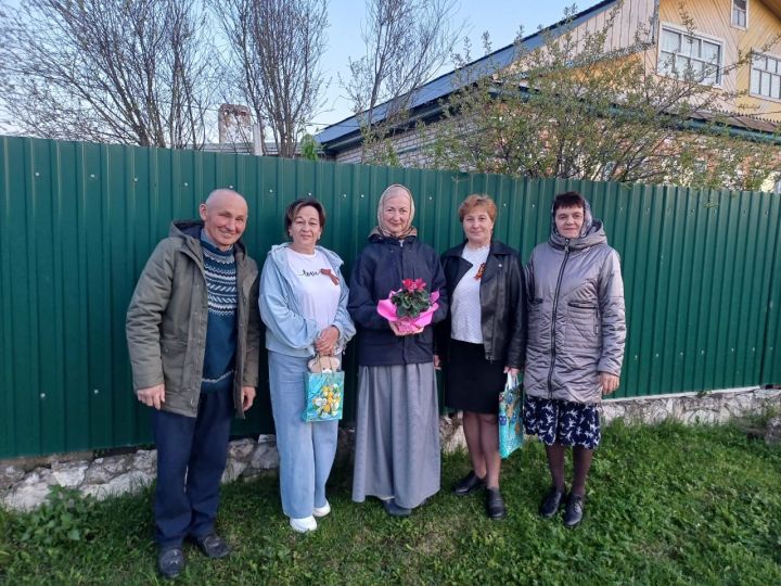 Авылларны Әхмәтшиннар кебек гаиләләр яшәтә