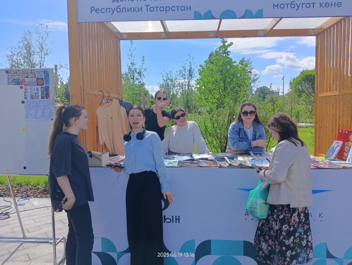 Сабалылар  Казанда узган Матбугат бәйрәмендә  килгән халыкны коймак белән сыйладылар