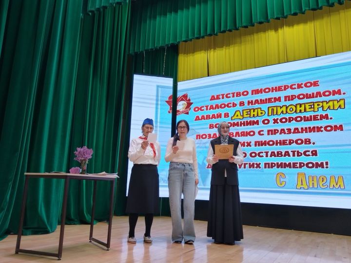 Лесхоздан Нәкыя апа Төхфәтуллова яшьләргә пионер булган чаклары турында сөйләде