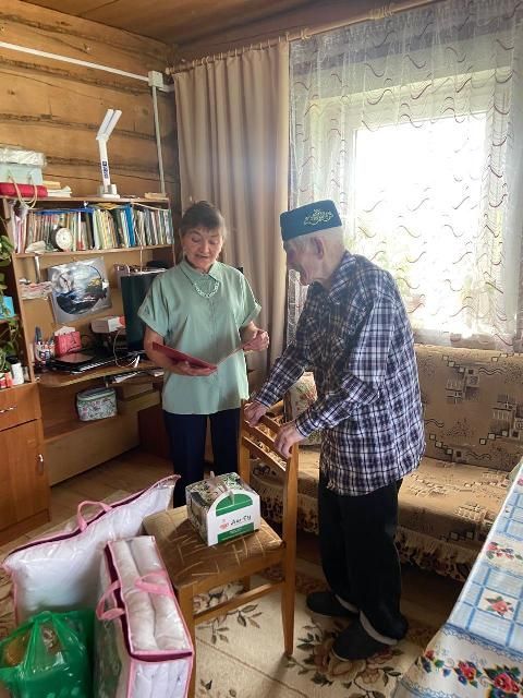 Олы Шыңар авылында яшәүче Хәбир ага Гайнановны 90 яшьлек юбилее белән котладылар