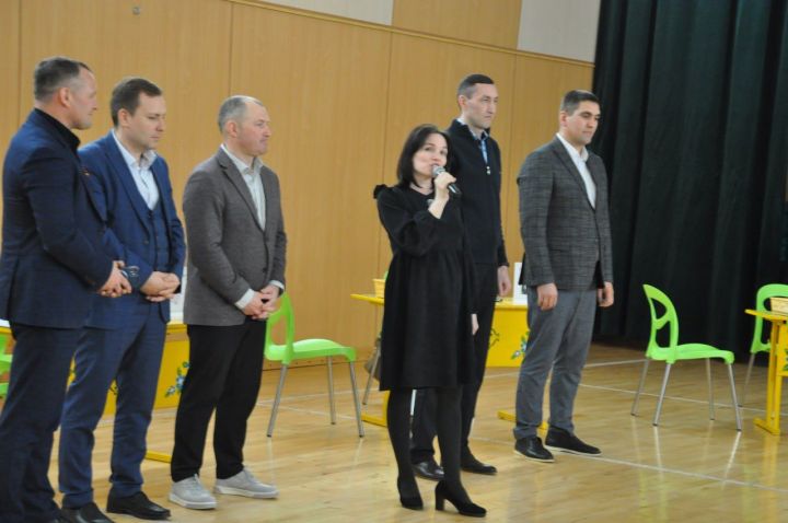 Сабада офис хезмәткәрләре һөнәри бәйгедә ярышты