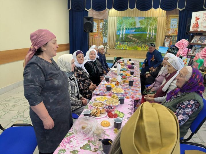 Бигәнәй авылында өлкәннәрне бәйрәм табыны артында хөрмәтләделәр