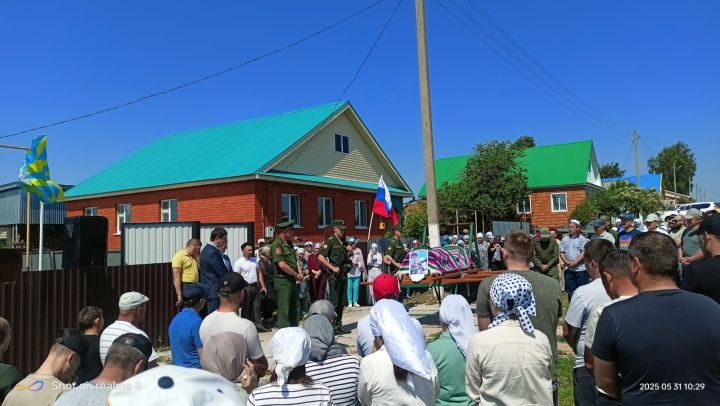 Махсус хәрби операциядә вафат булган райондашыбыз - Олыяз авылыннан Илнур Шәйхуллинны  соңгы юлга озаттылар