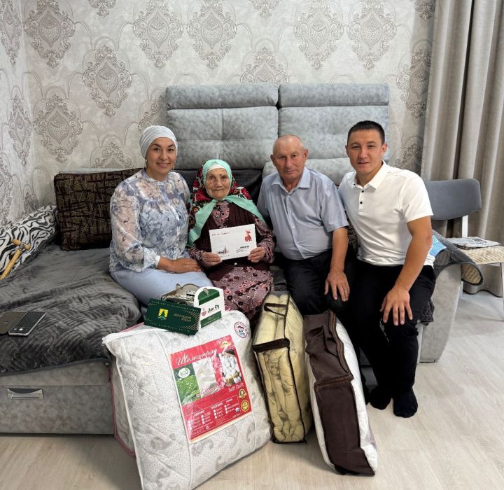 Өчнарат авылында яшәүче  Нурҗиһан Миннебаеваны 95 яшьлек юбилее белән котладылар