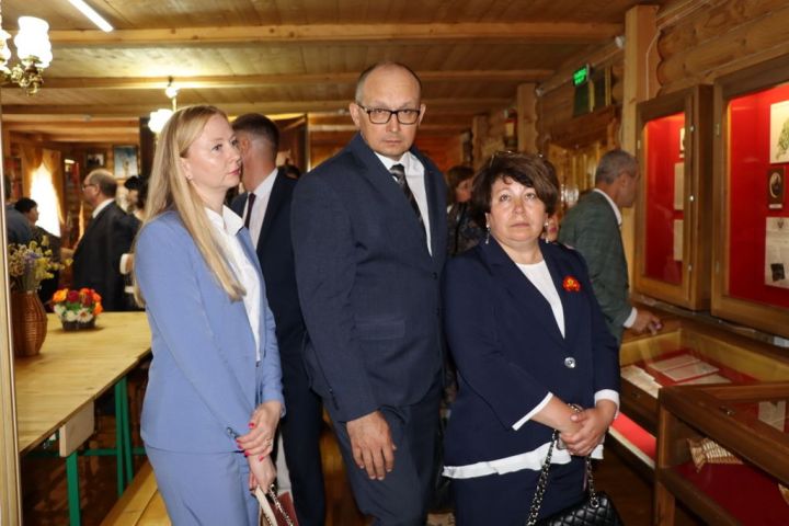 Сабада туган телләрне саклау һәм үстерү турында  сөйләштеләр