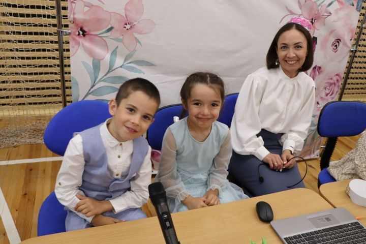 Сабада туган телләрне саклау һәм үстерү турында  сөйләштеләр
