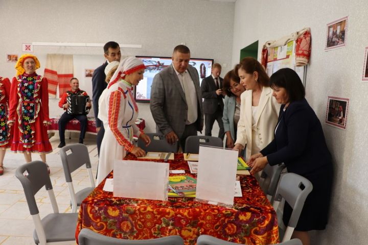 Сабада туган телләрне саклау һәм үстерү турында  сөйләштеләр