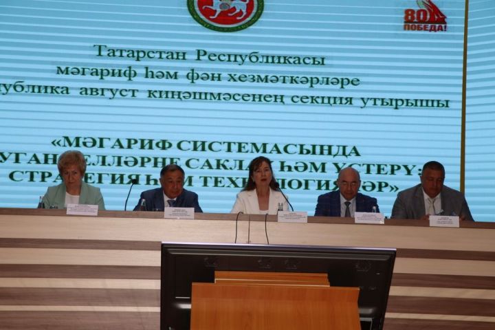 Сабада туган телләрне саклау һәм үстерү турында  сөйләштеләр