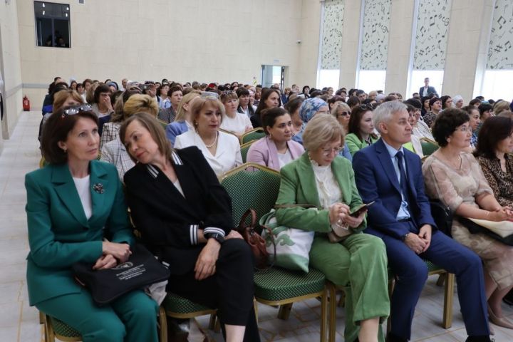 Сабада туган телләрне саклау һәм үстерү турында  сөйләштеләр