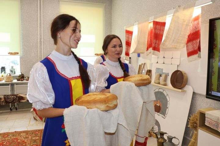 Сабада туган телләрне саклау һәм үстерү турында  сөйләштеләр