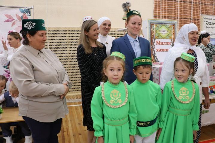 Сабада туган телләрне саклау һәм үстерү турында  сөйләштеләр
