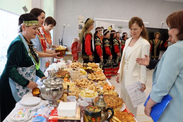 Сабада туган телләрне саклау һәм үстерү турында  сөйләштеләр