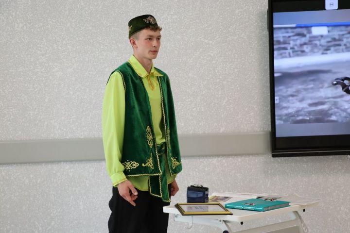 Сабада туган телләрне саклау һәм үстерү турында  сөйләштеләр