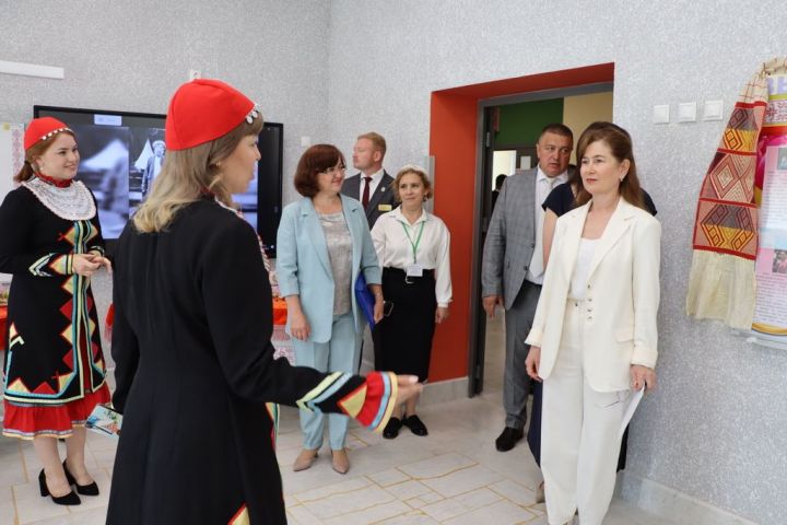 Сабада туган телләрне саклау һәм үстерү турында  сөйләштеләр