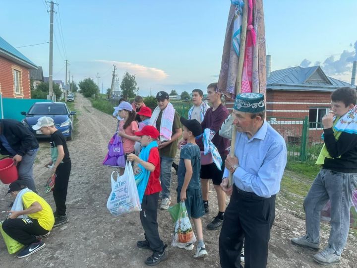 Туктар авылы халкы райондашларны Сабантуйга чакыра