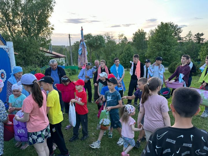 Туктар авылы халкы райондашларны Сабантуйга чакыра