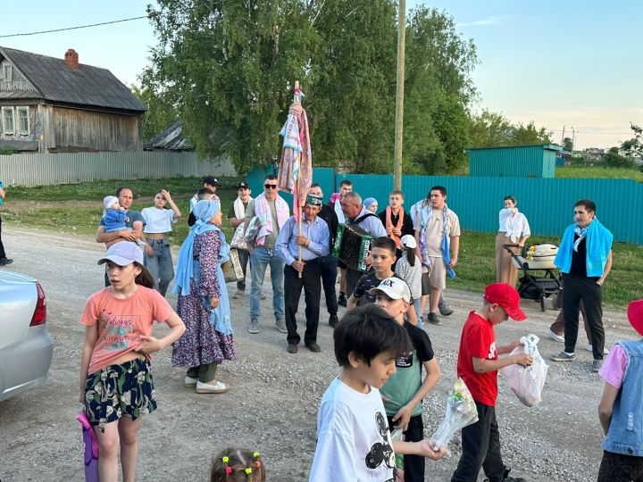 Туктар авылы халкы райондашларны Сабантуйга чакыра