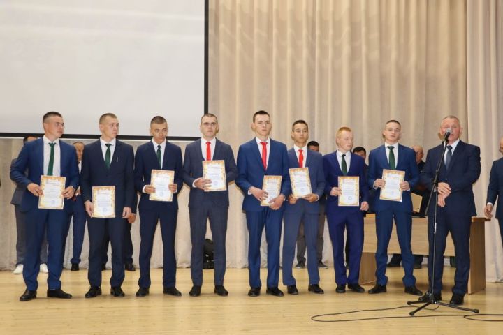 Аграр көллияттә  чыгарылыш: студентлар диплом  алды