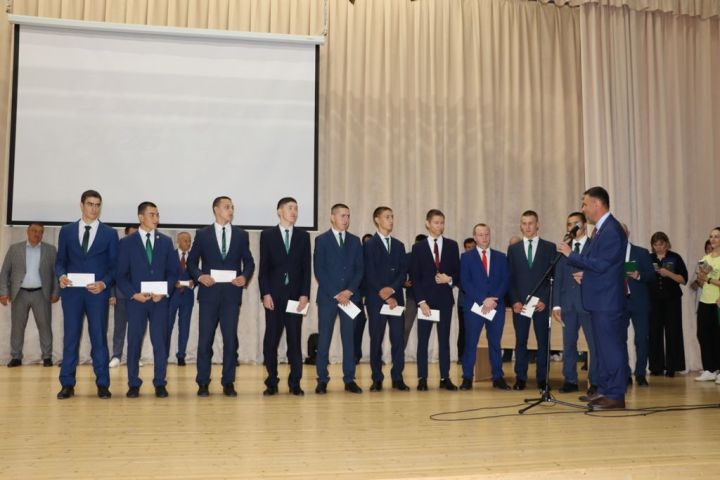 Аграр көллияттә  чыгарылыш: студентлар диплом  алды