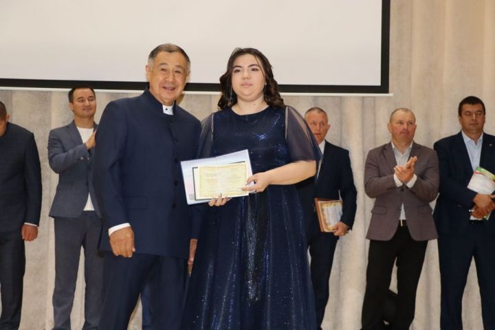 Аграр көллияттә  чыгарылыш: студентлар диплом  алды