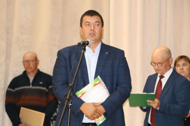 Аграр көллияттә  чыгарылыш: студентлар диплом  алды