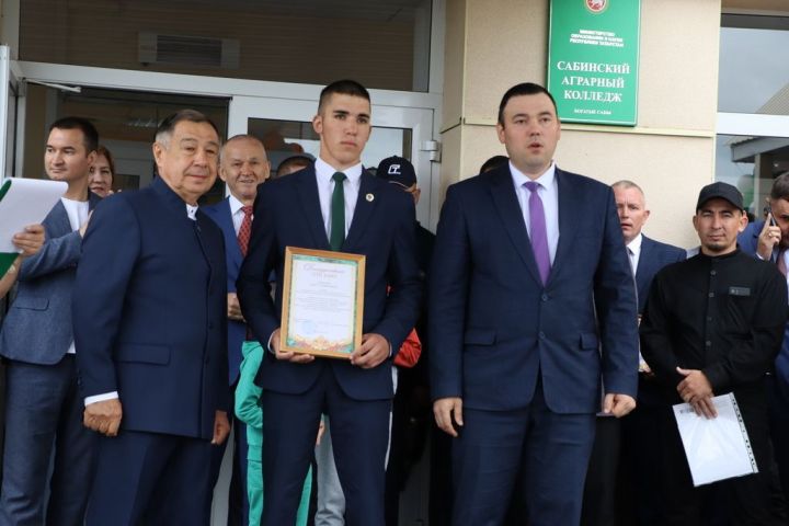 Аграр көллияттә  чыгарылыш: студентлар диплом  алды