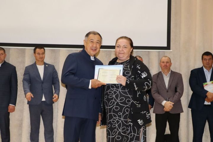Аграр көллияттә  чыгарылыш: студентлар диплом  алды