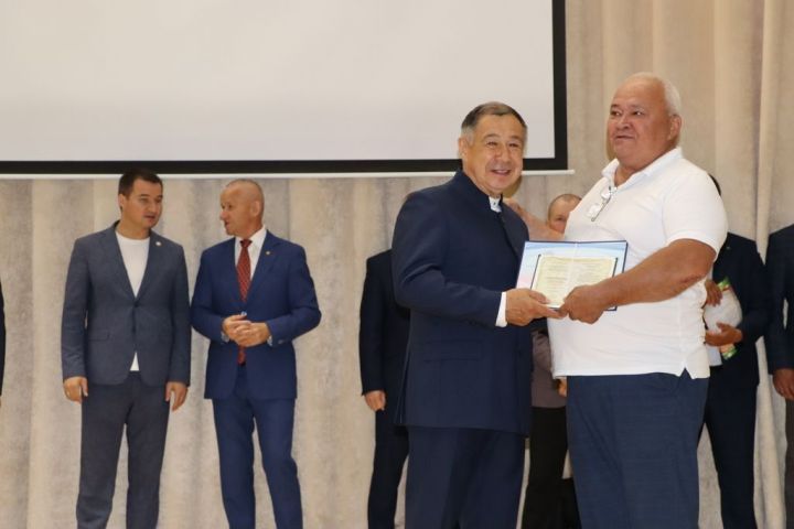 Аграр көллияттә  чыгарылыш: студентлар диплом  алды