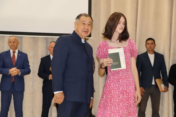 Аграр көллияттә  чыгарылыш: студентлар диплом  алды