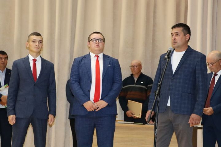 Аграр көллияттә  чыгарылыш: студентлар диплом  алды