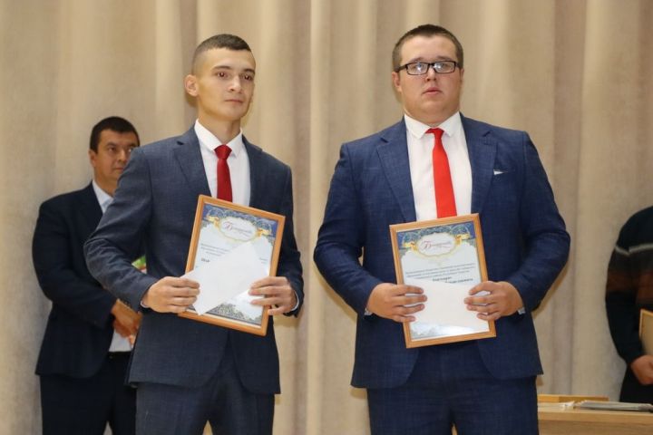 Аграр көллияттә  чыгарылыш: студентлар диплом  алды