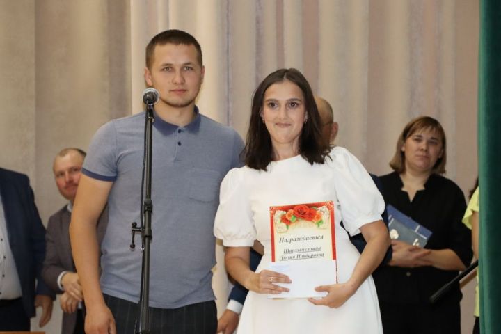 Аграр көллияттә  чыгарылыш: студентлар диплом  алды