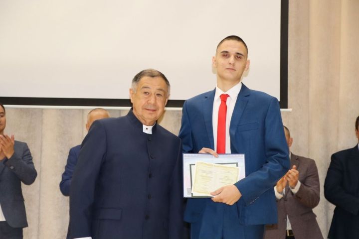 Аграр көллияттә  чыгарылыш: студентлар диплом  алды