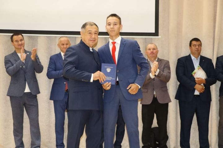 Аграр көллияттә  чыгарылыш: студентлар диплом  алды