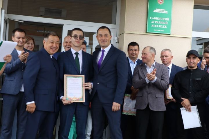 Аграр көллияттә  чыгарылыш: студентлар диплом  алды