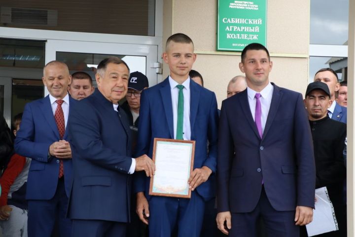 Аграр көллияттә  чыгарылыш: студентлар диплом  алды